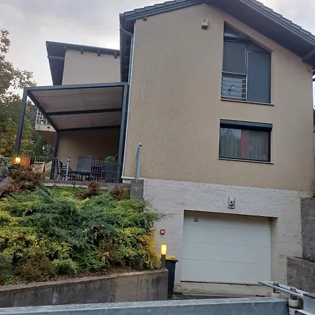Green Family House Apartmán